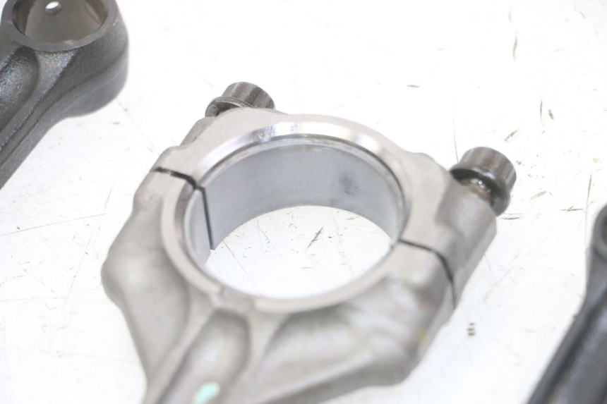 photo de BIELA HONDA CB R 1000 (2018 - 2023) - Primer plano técnico