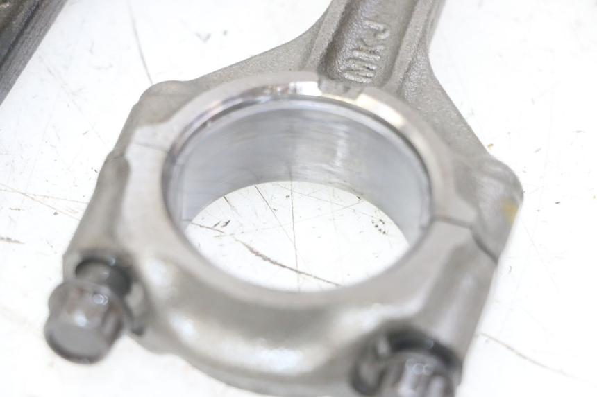 photo de BIELA HONDA CB R 1000 (2018 - 2023) - Estado de la superficie y material