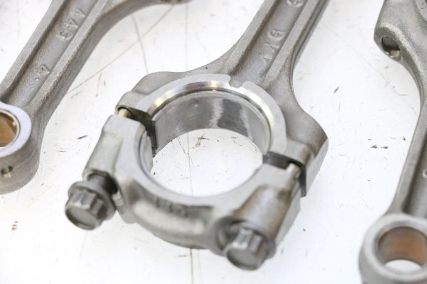 photo de BIELA SUZUKI GSR 600 (2005 - 2012) - Características distintivas