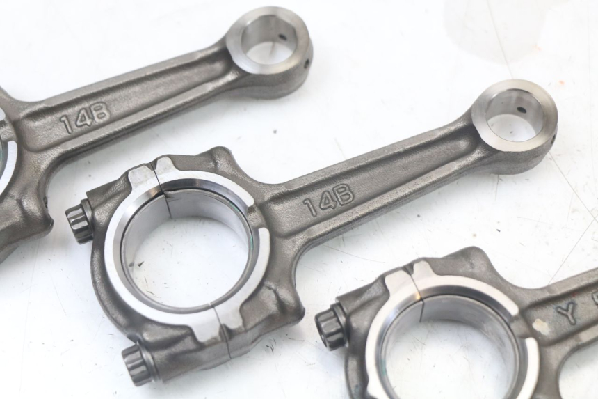 photo de BIELA YAMAHA FZ1 FAZER 1000 (2007 - 2009) - Otra perspectiva