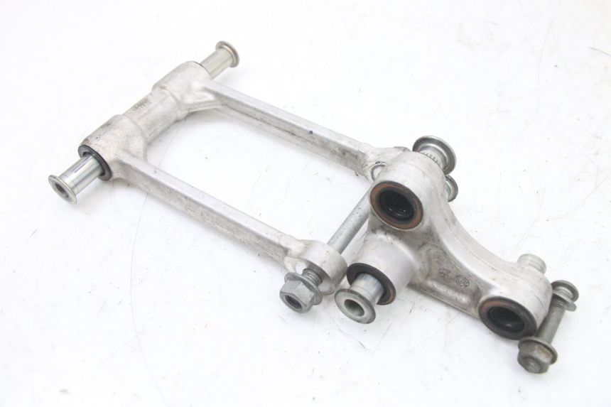 photo de BIELETA SUSPENSION BMW S RR ABS S1000RR 1000 (2015 - 2018) - Inspección visual detallada