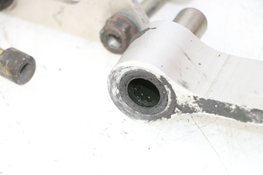 photo de BIELETA SUSPENSION HONDA CBR RR FIREBLADE 900 (1992 - 1994) - Primer plano técnico