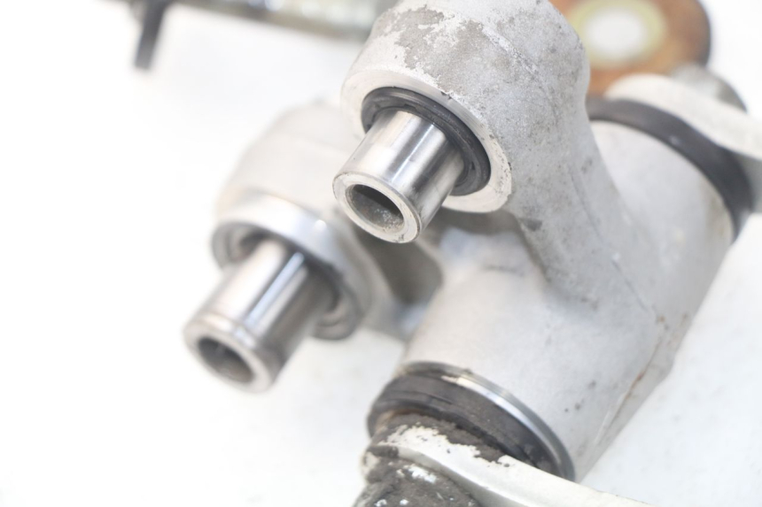 photo de BIELETA SUSPENSION HYOSUNG COMET GTR 125 (2007 - 2014) - Detalles de los puntos de fijación