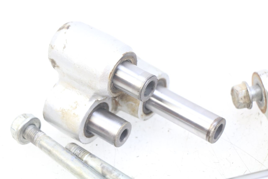 photo de BIELETA DE AMORTIGUADOR HONDA CRF CR-F 125 (2022 - 2023) - Primer plano técnico