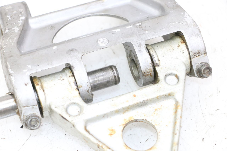 photo de BIELETA SUSPENSION YAMAHA FJ 36Y 1100 (1984 - 1985) - Detalles de los puntos de fijación