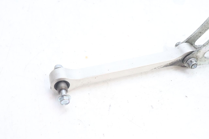 photo de BIELETA SUSPENSION YAMAHA FZ8 800 (2010 - 2016) - Primer plano técnico
