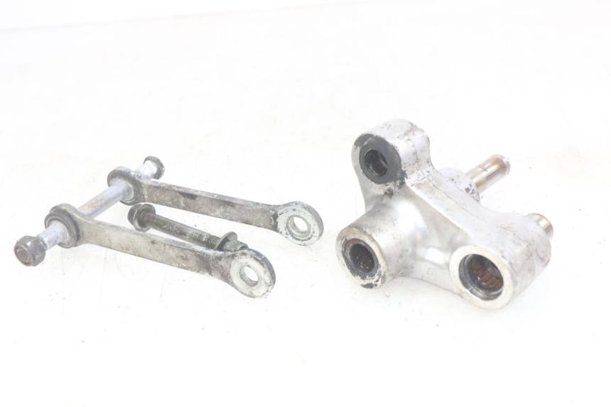 photo de BIELETA DE AMORTIGUADOR YAMAHA FZS FAZER 600 (1998 - 2001) - Primer plano técnico