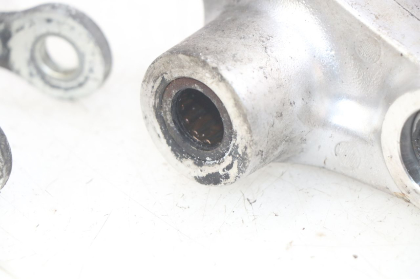 photo de BIELETA DE AMORTIGUADOR YAMAHA FZS FAZER 600 (1998 - 2001) - Detalles de los puntos de fijación