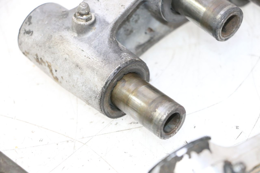 photo de BIELETA SUSPENSION KAWASAKI GPX F ZX750F 750 (1986 - 1990) - Primer plano de alta resolución