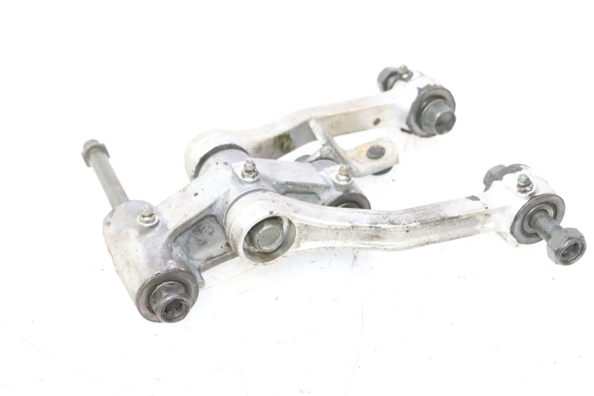 photo de BIELETA SUSPENSION KAWASAKI GPX F ZX750F 750 (1986 - 1990) - Primer plano técnico
