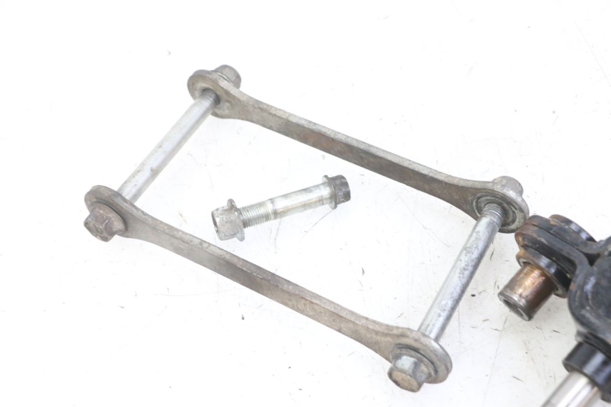 photo de BIELETA SUSPENSION SUZUKI GS GSE 500 (2001 - 2003) - Detalles de los puntos de fijación