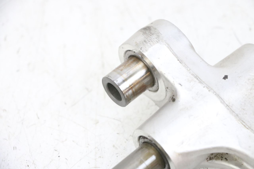 photo de BIELETA SUSPENSION SUZUKI GSF N BANDIT 600 (1996 - 1999) - Detalles de los puntos de fijación