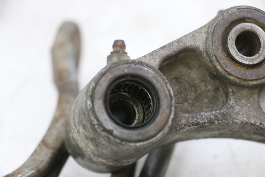 photo de BIELETA SUSPENSION KAWASAKI ZR7 ZR-7 S 750 (1999 - 2004) - Detalles de los puntos de fijación