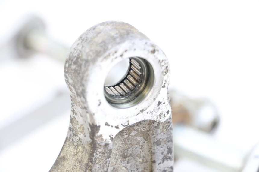 photo de BIELETA SUSPENSION KAWASAKI KDX 125 (1990 - 1991) - Primer plano técnico