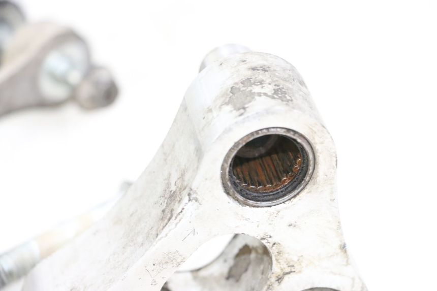 photo de BIELETA SUSPENSION SUZUKI GSR 750 (2011 - 2017) - Detalles de los puntos de fijación