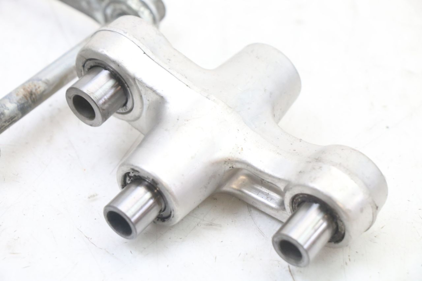 photo de BIELETA SUSPENSION SUZUKI GSX F GSXF 650 (2007 - 2015) - Primer plano técnico