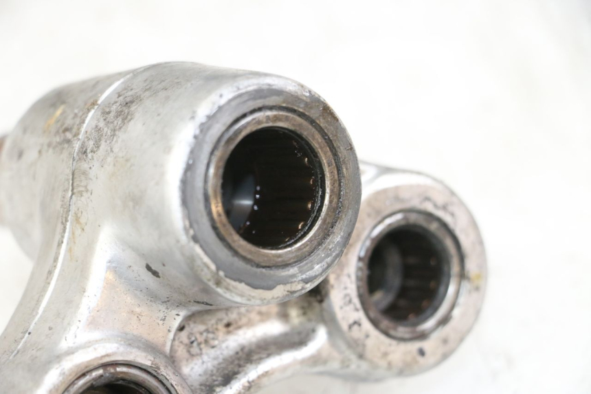 photo de BIELETA SUSPENSION SUZUKI SV S 650 (1999 - 2002) - Primer plano técnico