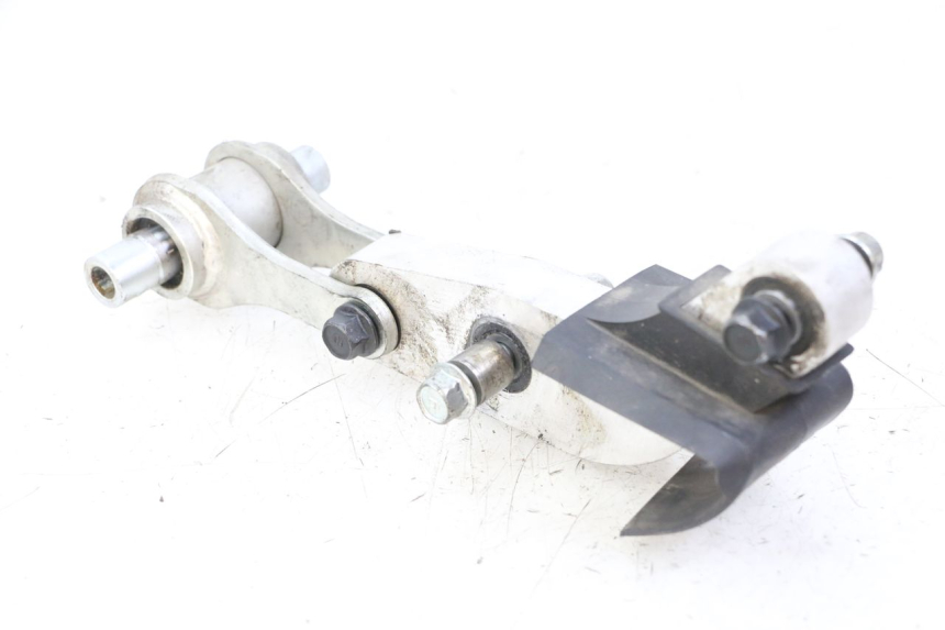 photo de BIELETA SUSPENSION YAMAHA TRACER 7 700 (2020 - 2024) - Detalles de los puntos de fijación