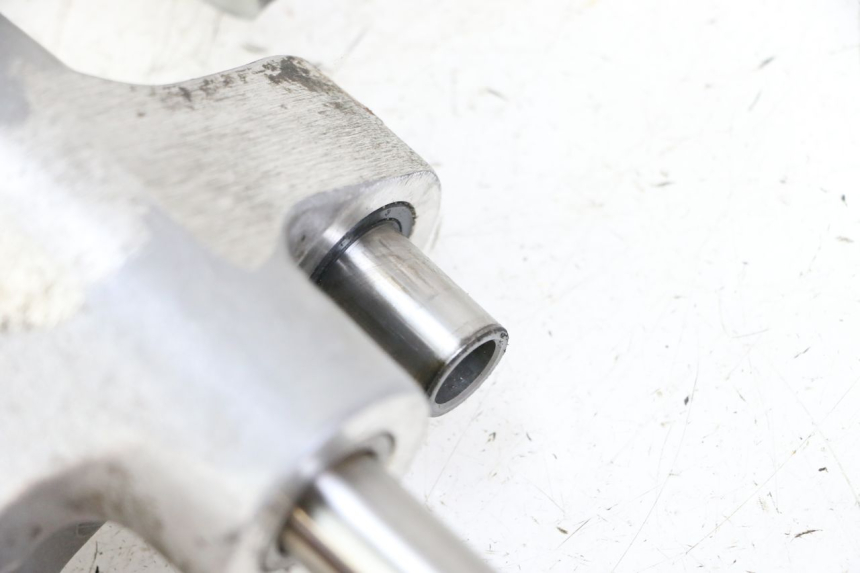 photo de BIELETA DE AMORTIGUADOR YAMAHA FZS FAZER 600 (2001 - 2003) - Primer plano técnico