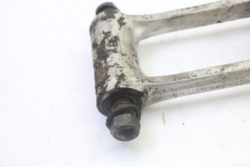 photo de BIELETA SUSPENSION YAMAHA YZ 125 (1998 - 2005) - Primer plano técnico