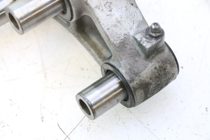 photo de BIELETA DE AMORTIGUADOR KAWASAKI ZZR 600 (1995 - 2004) - Primer plano técnico