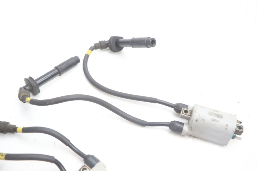 photo de BOBINA KAWASAKI GPX F ZX750F 750 (1986 - 1990) - Primer plano técnico
