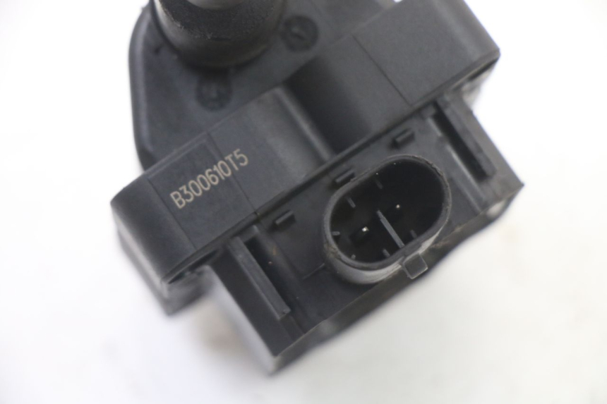 photo de BOBINA PIAGGIO MP3 LT 400 (2007 - 2012) - Detalles de los puntos de fijación