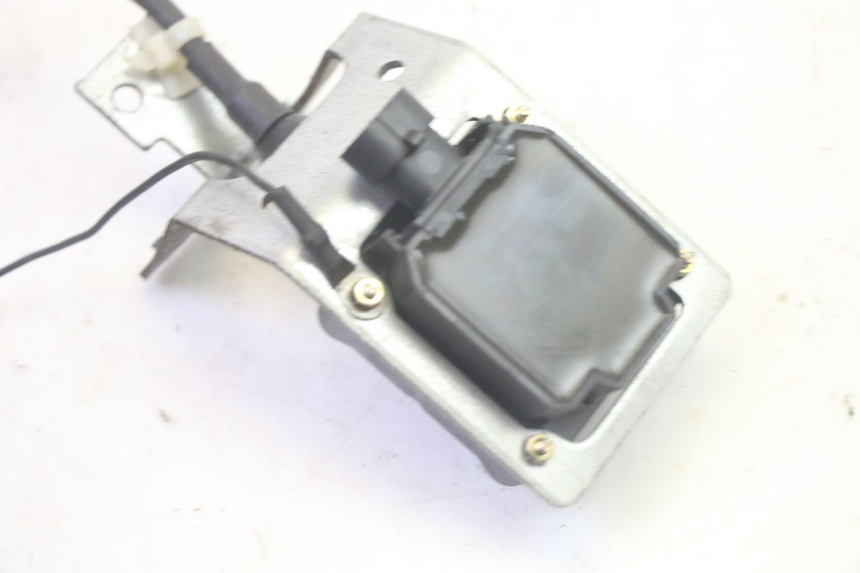 photo de BOBINA PIAGGIO MP3 LT 400 (2007 - 2012) - Detalles de los puntos de fijación