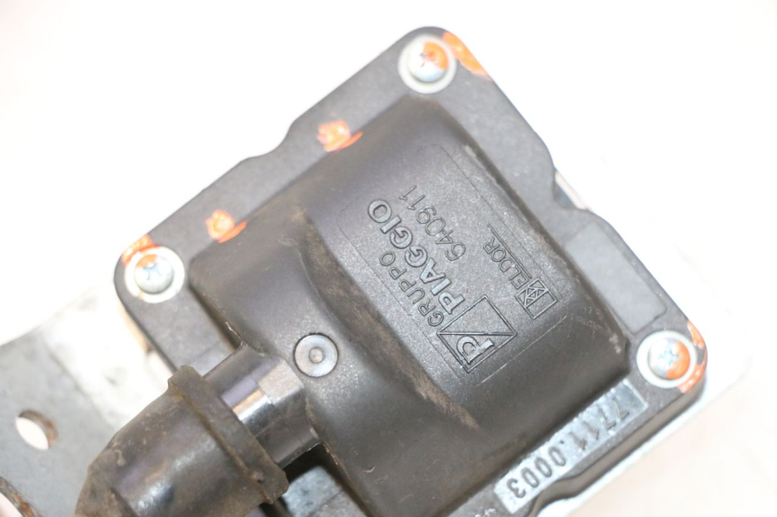 photo de BOBINA PIAGGIO MP3 LT 400 (2007 - 2012) - Detalles de los puntos de fijación