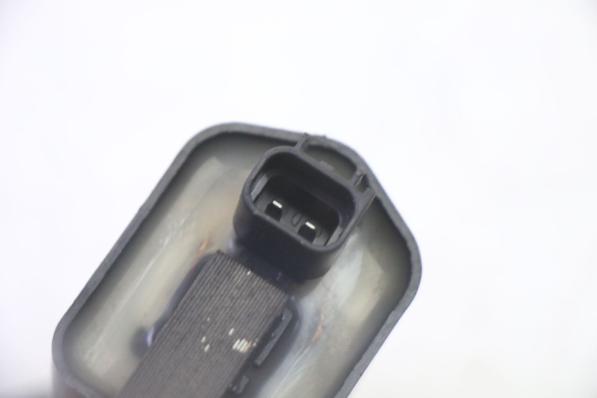 photo de BOBINA PEUGEOT SATELIS 125 (2006 - 2009) - Detalles de los puntos de fijación