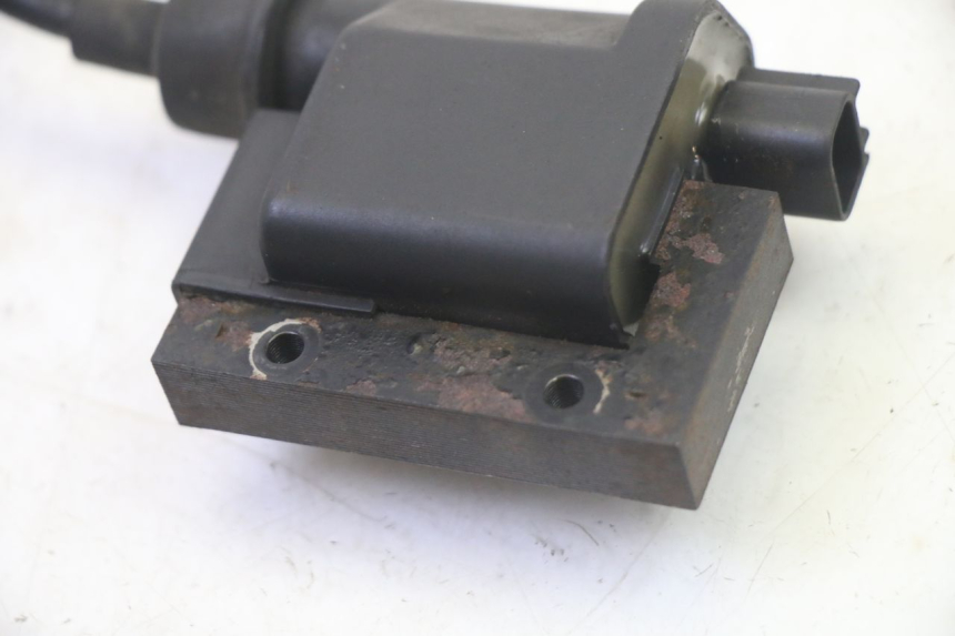 photo de BOBINA PEUGEOT SATELIS 125 (2013 - 2018) - Detalles de los puntos de fijación