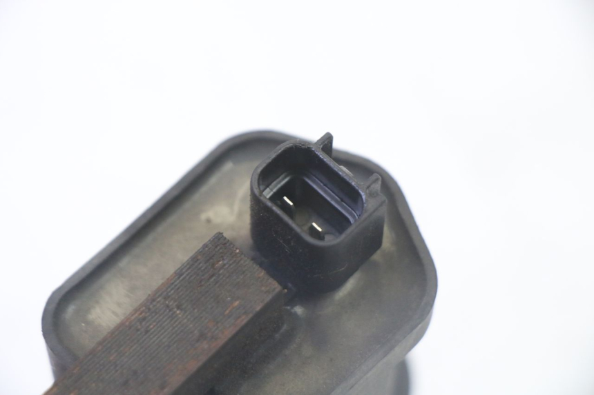 photo de BOBINA PEUGEOT SATELIS 125 (2006 - 2009) - Detalles de los puntos de fijación