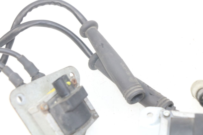 photo de BOBINA APRILIA SRV 850 (2012 - 2017) - Detalles de los puntos de fijación