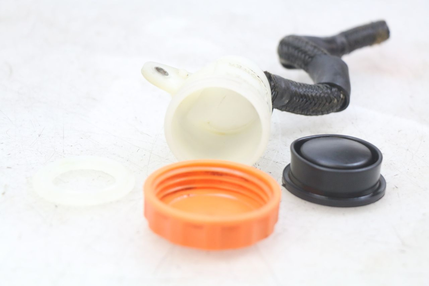 photo de TARRO FLUIDO FRENO HONDA CBR F SC21 1000 (1986 - 1992) - Otra perspectiva