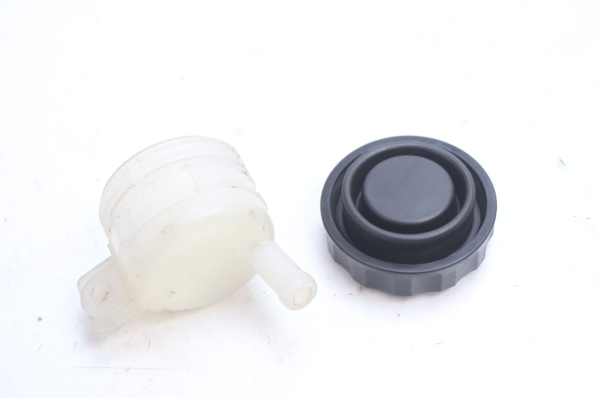 photo de TARRO FLUIDO FRENO KAWASAKI ER-6 ER6 N 650 (2005 - 2009) - Primer plano técnico