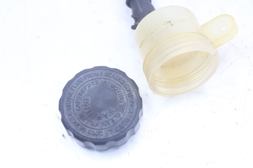 photo de DEPóSITO DE LíQUIDO DE FRENOS YAMAHA FJ 3CX 1200 (1986 - 1996) - Primer plano técnico