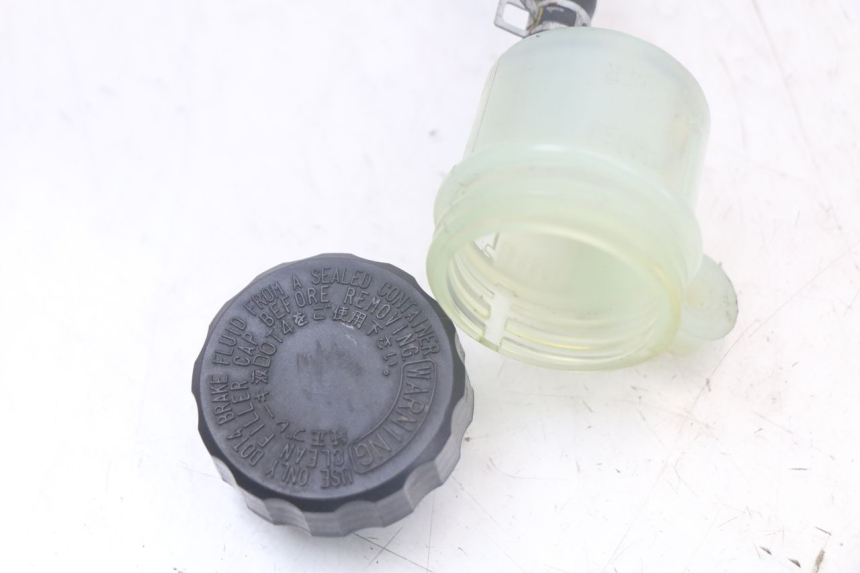 photo de DEPóSITO DE LíQUIDO DE FRENOS YAMAHA TDM ABS 900 (2002 - 2014) - Primer plano técnico