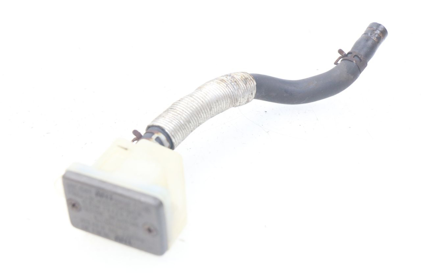 photo de DEPóSITO DE LíQUIDO DE FRENOS. SUZUKI XF FREEWIND 650 (1997 - 2003) - Primer plano técnico