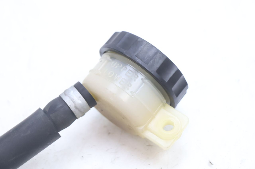 photo de TARRO FLUIDO FRENO KAWASAKI ZX-6R ZX6R 600 (2000 - 2002) - Primer plano técnico