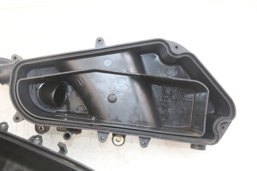 photo de CAJA DE AIRE KYMCO AGILITY 4T 50 (2005 - 2018) - Estado de la superficie y material