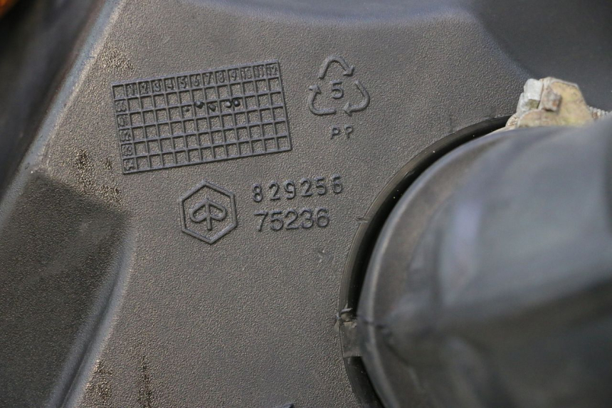 photo de CAJA FILTRO PIAGGIO BEVERLY 125 (1998 - 2005) - Detalle de la pieza
