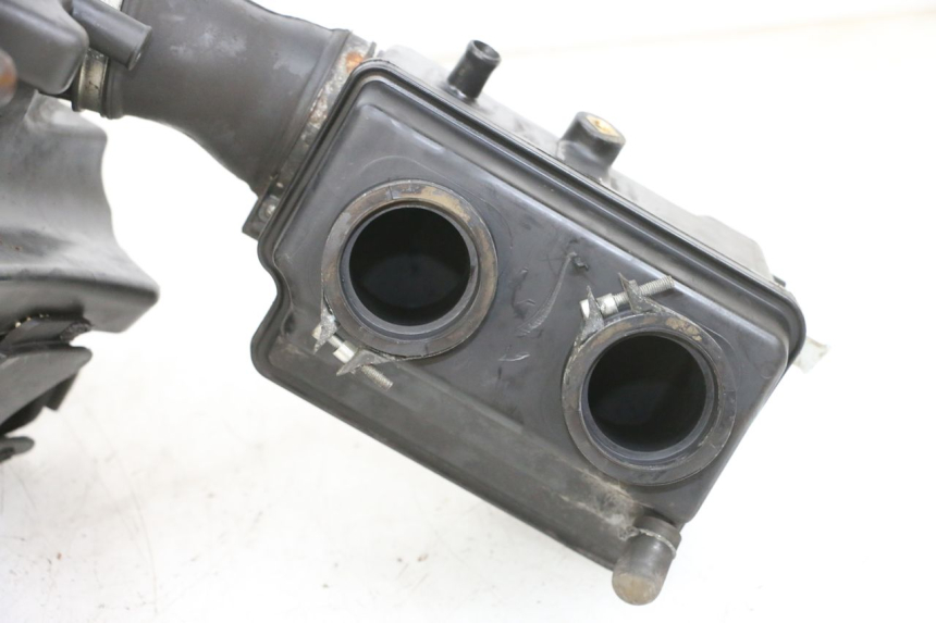 photo de CAJA FILTRO SUZUKI BURGMAN 650 (2013 - 2020) - Detalles de los puntos de fijación