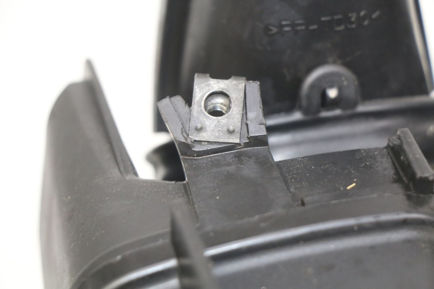 photo de CAJA DE AIRE HONDA CB R 1000 (2018 - 2023) - Primer plano técnico