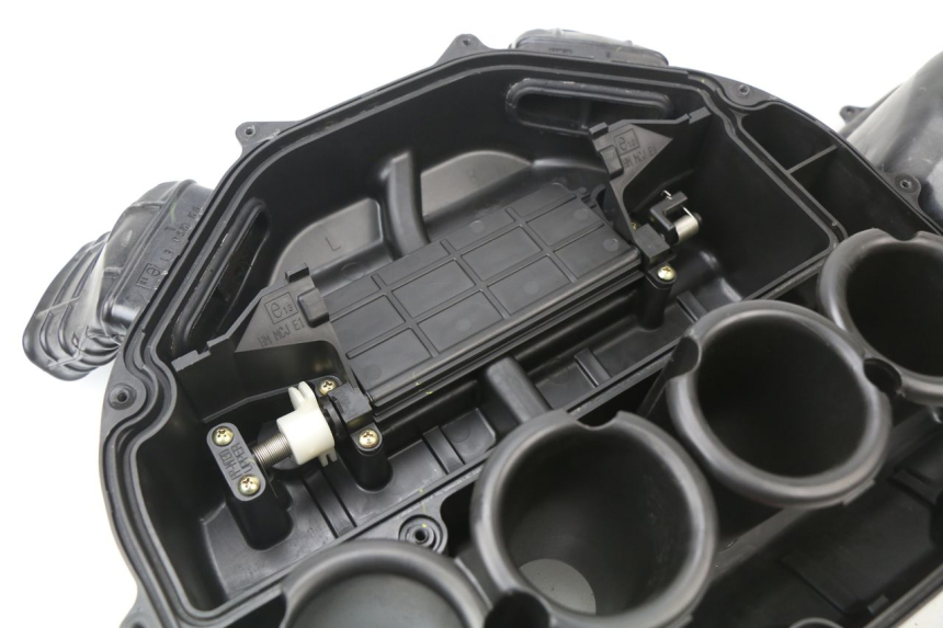 photo de CAJA FILTRO HONDA CBR 929 RR FIREBLADE 900 (2000 - 2001) - Otra perspectiva