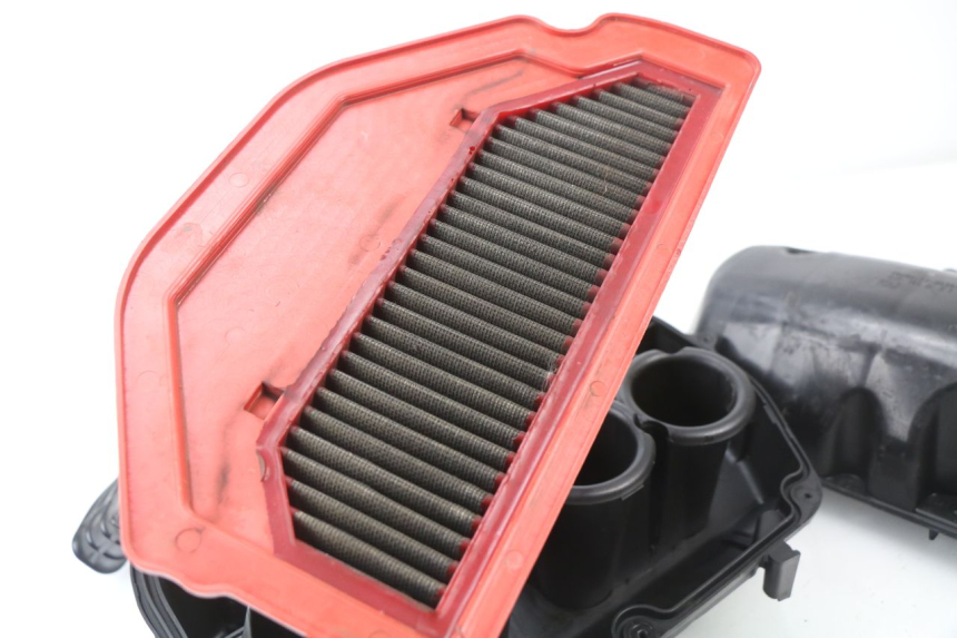 photo de CAJA FILTRO HONDA CBR 929 RR FIREBLADE 900 (2000 - 2001) - Primer plano técnico