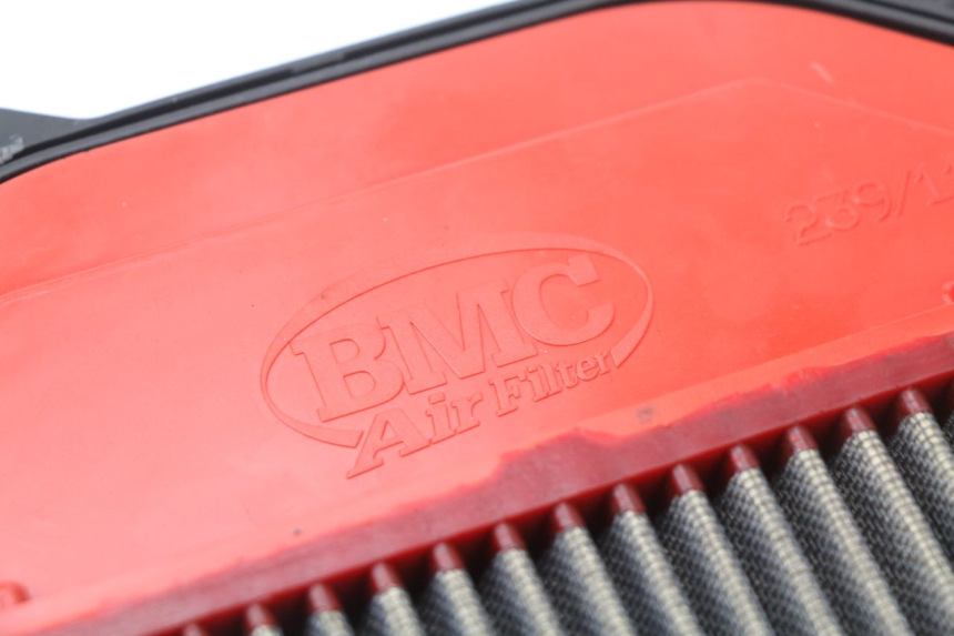 photo de CAJA FILTRO HONDA CBR 929 RR FIREBLADE 900 (2000 - 2001) - Detalles de los puntos de fijación