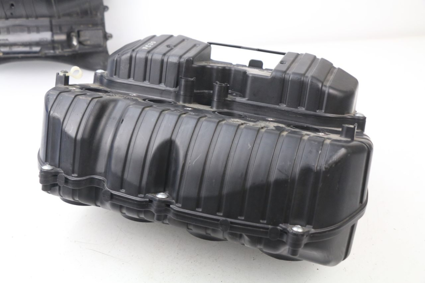 photo de CAJA FILTRO HONDA CBR RR FIREBLADE 1000 (2006 - 2007) - Otra perspectiva