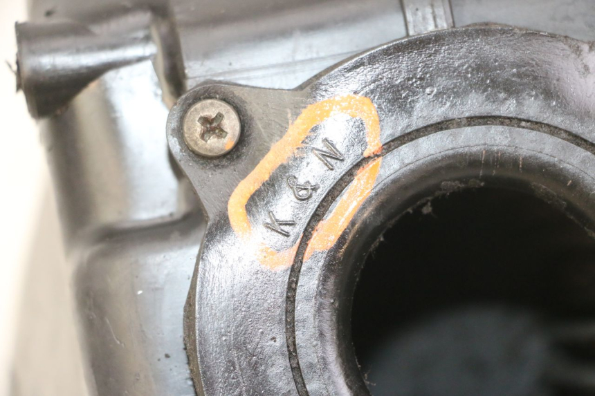 photo de CAJA DE AIRE SUZUKI GS GSE 500 (2001 - 2003) - Detalles de los puntos de fijación