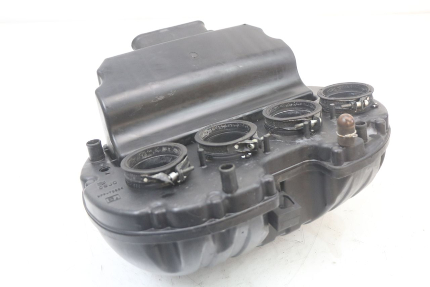 photo de CAJA FILTRO SUZUKI GSR 750 (2011 - 2017) - Otra perspectiva