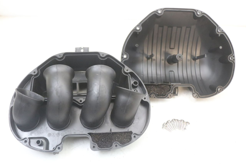 photo de CAJA FILTRO SUZUKI GSR 750 (2011 - 2017) - Primer plano técnico